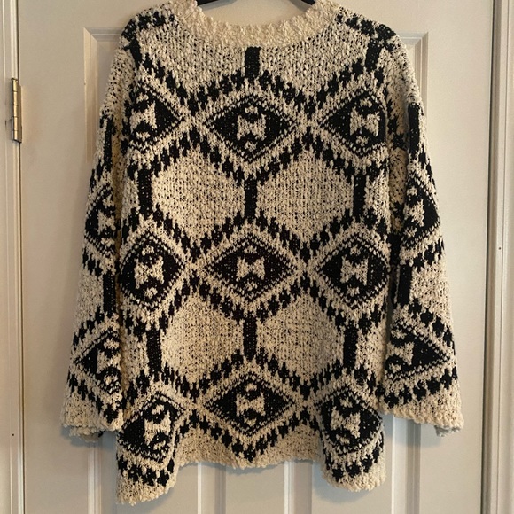 Pol Oversized Aztec Print Sweater, size Medium - Picture 6 of 9